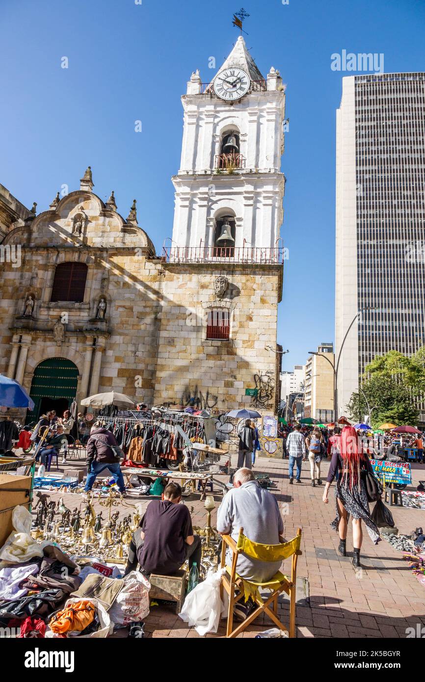 Bogota Kolumbien,Santa Fe Carrera 7 Avenida Jimenez Kirche St. Francis katholische Religion koloniale Architektur Glockenturm Uhr Straßenverkäufer Igles Stockfoto