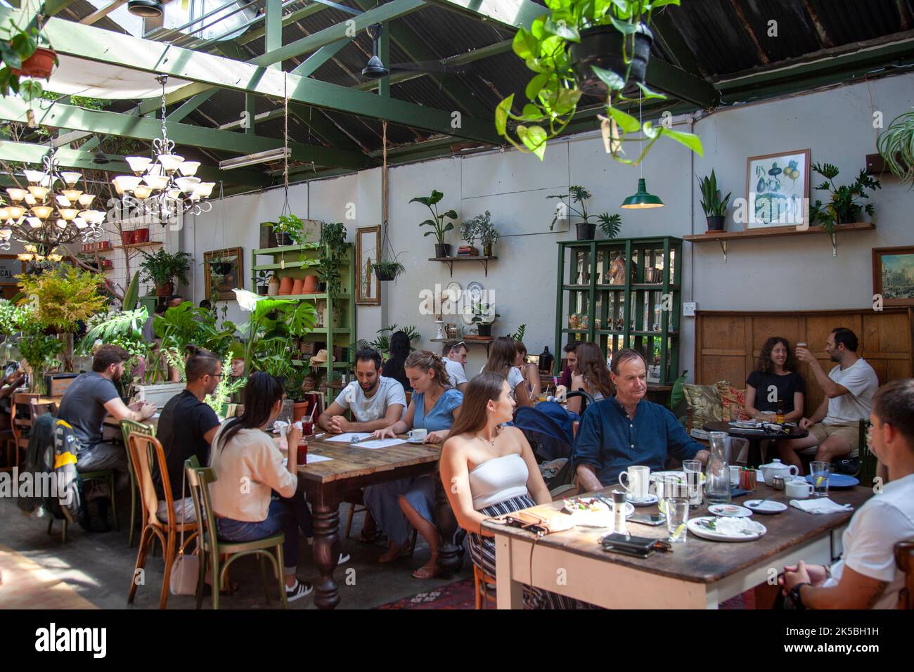 „Our Local“ Restaurant in der Kloof Street - Kapstadt, Südafrika Stockfoto