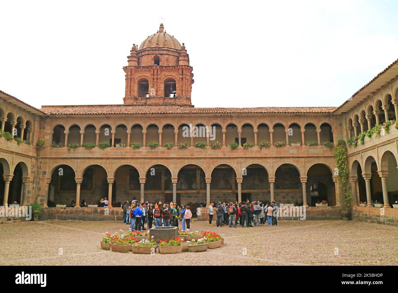 Der Innenhof des Klosters Santo Domingo im Qoricancha-Tempel, historisches Zentrum von Cusco, Peru, Südamerika Stockfoto