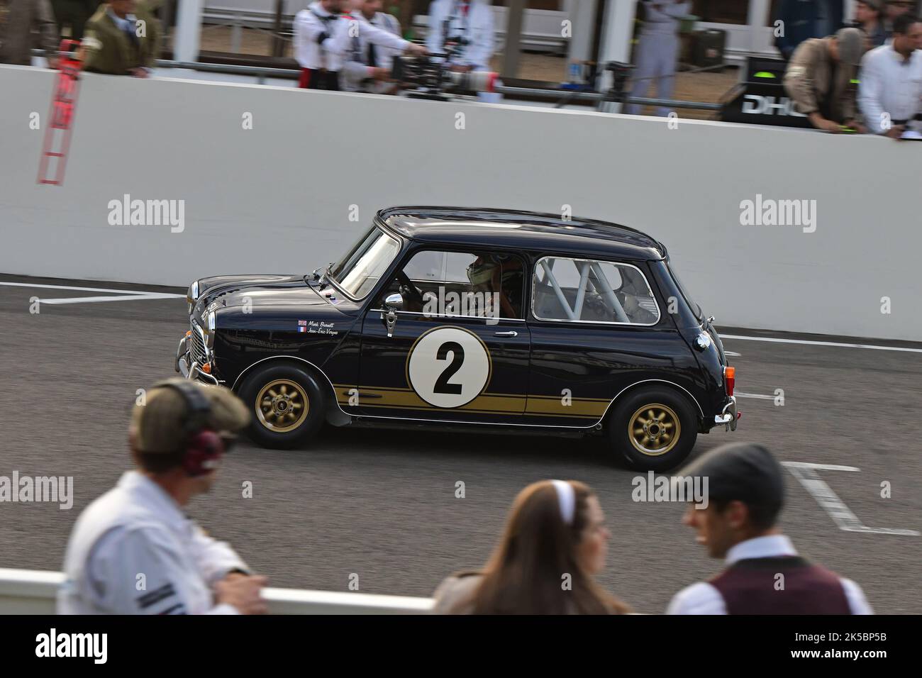 Mark Burnett, Jean-Eric Vergne, Austin Mini Cooper S, St Mary’s Trophy Race, zwei Qualifying-Sessions, gefolgt von zwei 25-minütigen Rennen, der Sieger ist Stockfoto