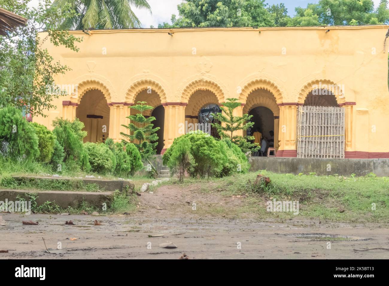 Alter Zamindar- oder Zamidar- oder jamidar- oder jamindar-Familientempel (Thakur Dalan) in Indien Stockfoto