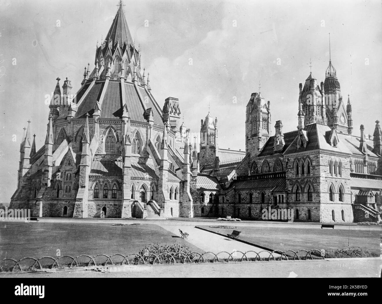 Dominion of Canada, Ottawa Library, Teil der Parliament Buildings Group, 1914. Parlamentsbibliothek, Ottowa. Der Bau begann im Jahr 1859. Stockfoto