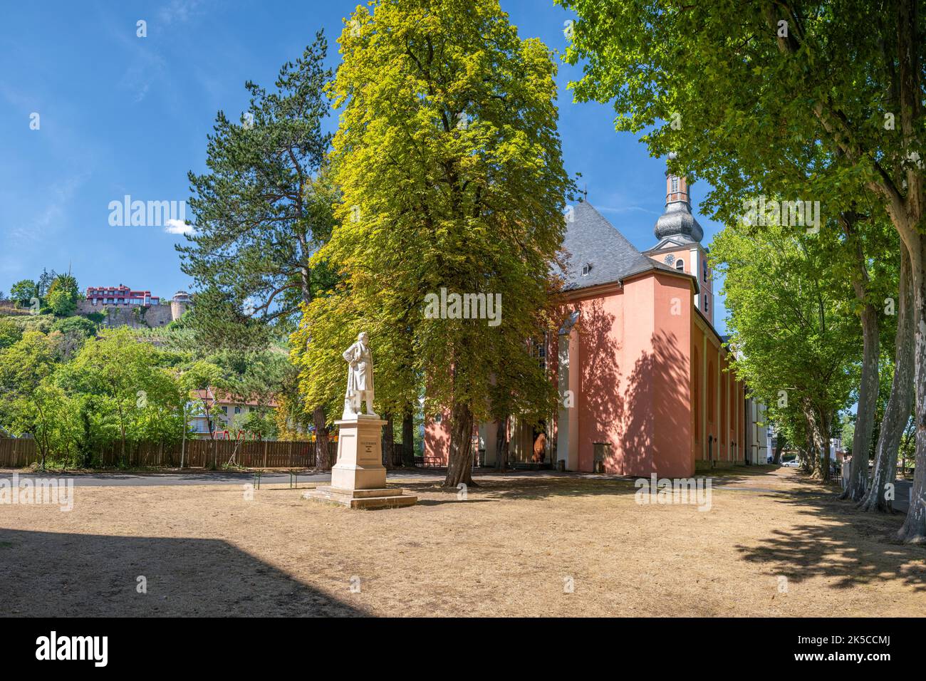 ev. Pauluskirche Bad Kreuznach, auf der Wörtherinsel, links das Priegerdenkmal, Stockfoto