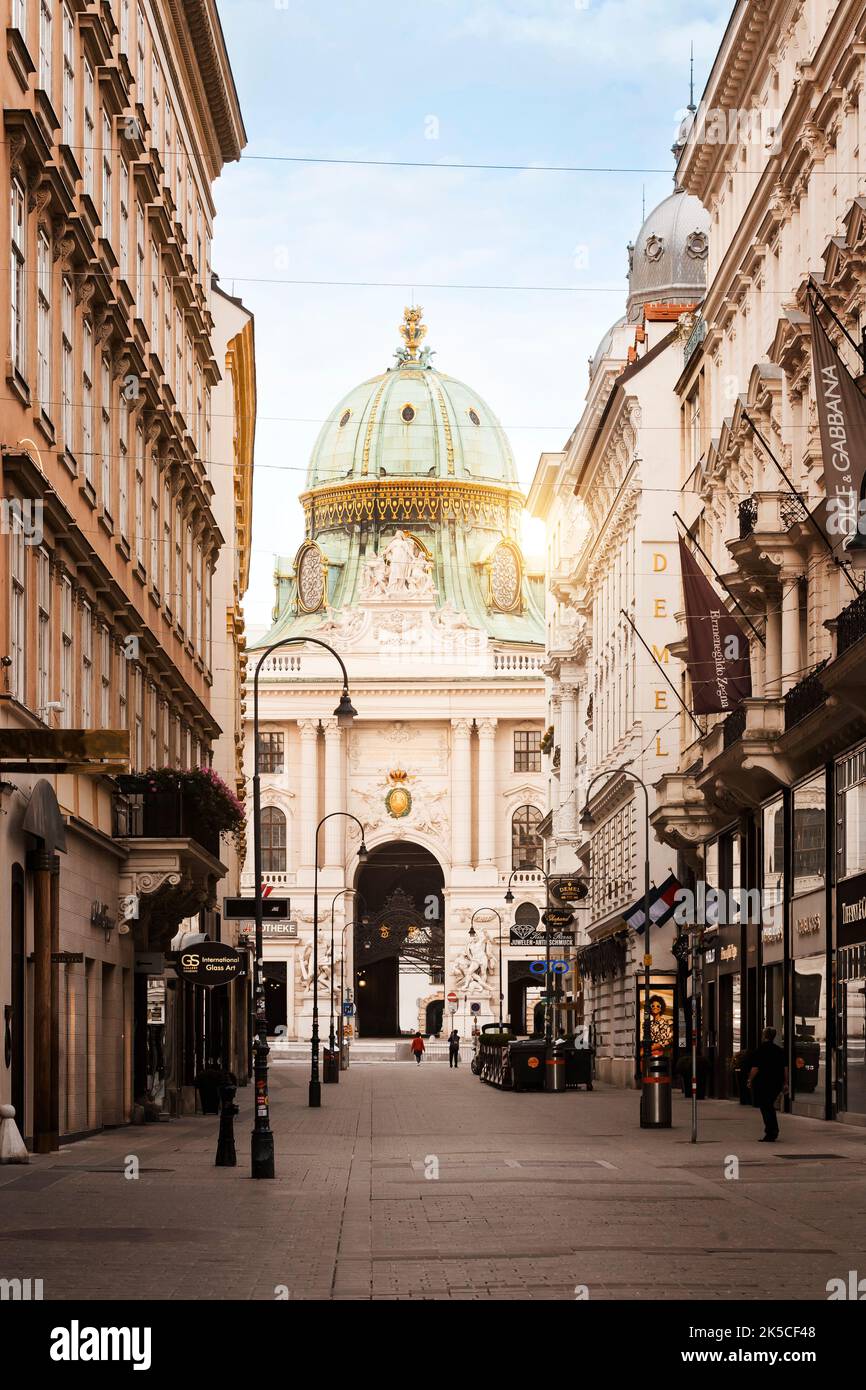 Am Kohlmarkt im Zentrum von Wien mit Blick auf die Hofburg, Österreich Stockfoto