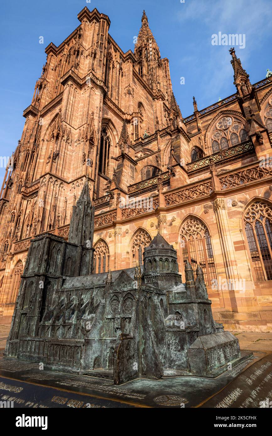 Zwei Kathedralen der Muttergottes. Straßburg, Elsass, Frankreich. Stockfoto