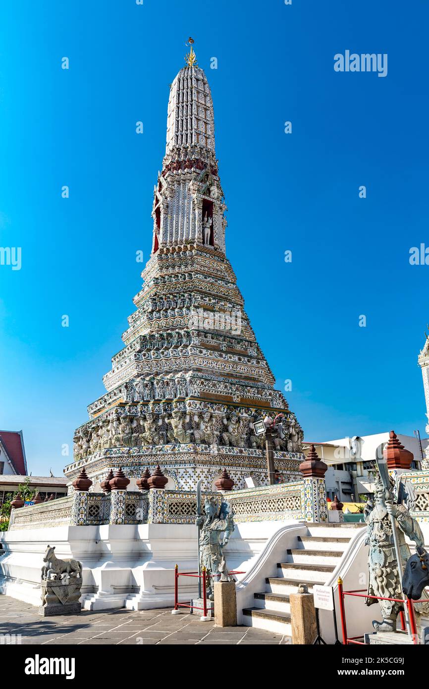 Kleiner Turm, Wat Arun, Tempel der Morgenröte, Bangkok, Thailand Stockfoto