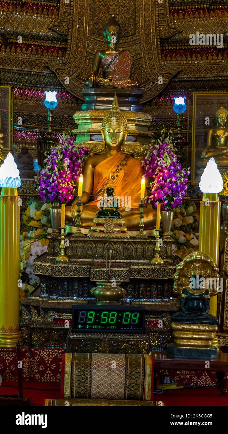 Golden Buddha, Phra Viharn, Wat Arun, Tempel der Morgenröte, Bangkok, Thailand, Asien Stockfoto