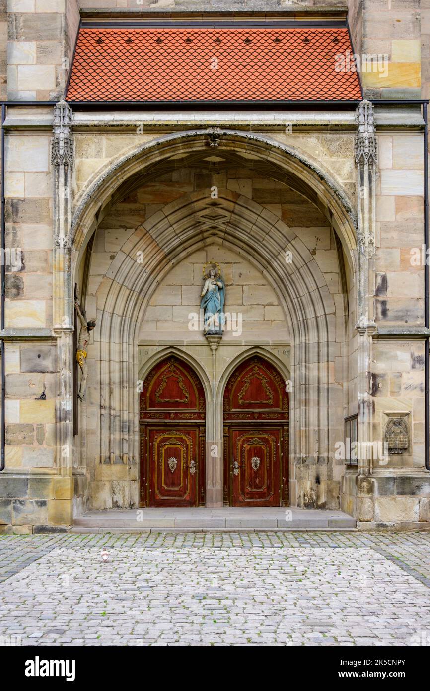 Deutschland, Bayern, Dinkelsbühl, St. George's Minster, Markt- oder Männertor. Stockfoto