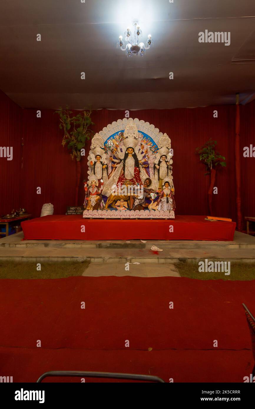 E-Block,Purbachal Durga Puja Samiti,C.R.Park,New Delhi , Dt-1 Oct 2022.A View of Durga Idiol within Puja Pandal Stockfoto