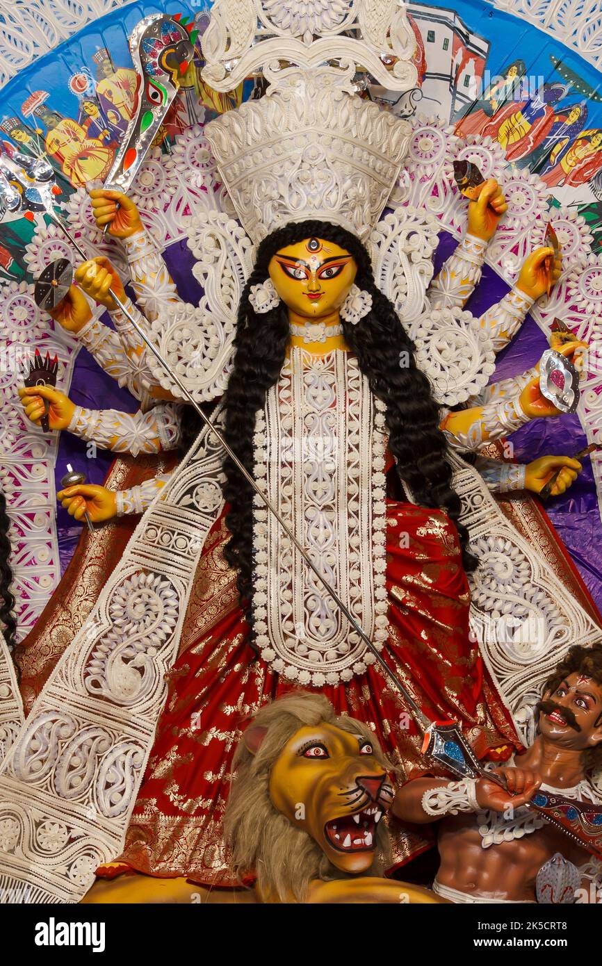 E-Block,Purbachal Durga Puja Samiti,C.R.Park,New Delhi , Dt-1 Oct 2022.A View of Durga Idiol within Puja Pandal Stockfoto
