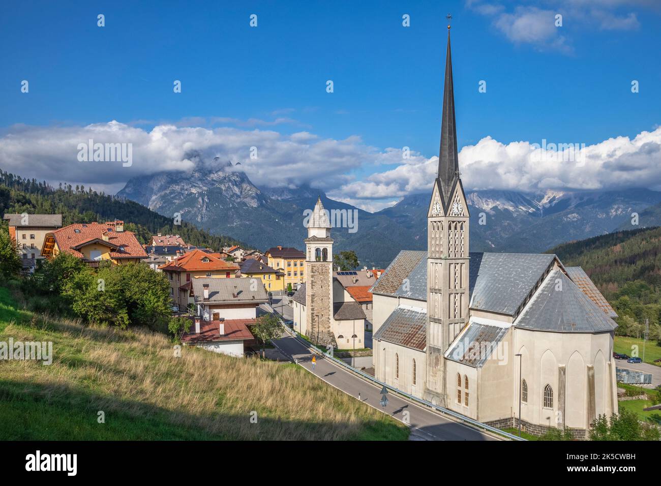 Italien, Venetien, Provinz Belluno, das Dorf Frassenè Agordino mit zwei Kirchen, Gemeinde Voltago Agordino, Dolomiten Stockfoto
