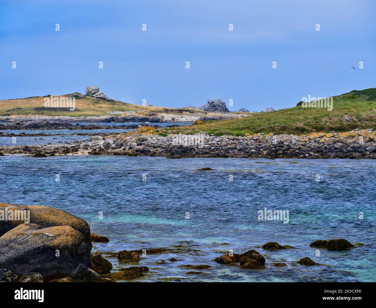 Atlantikküste bei Plouguerneau, Bretagne, Frankreich Stockfoto