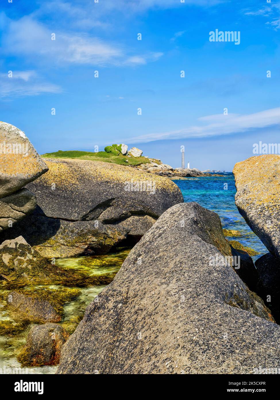 Atlantikküste bei Plouguerneau, Bretagne, Frankreich Stockfoto