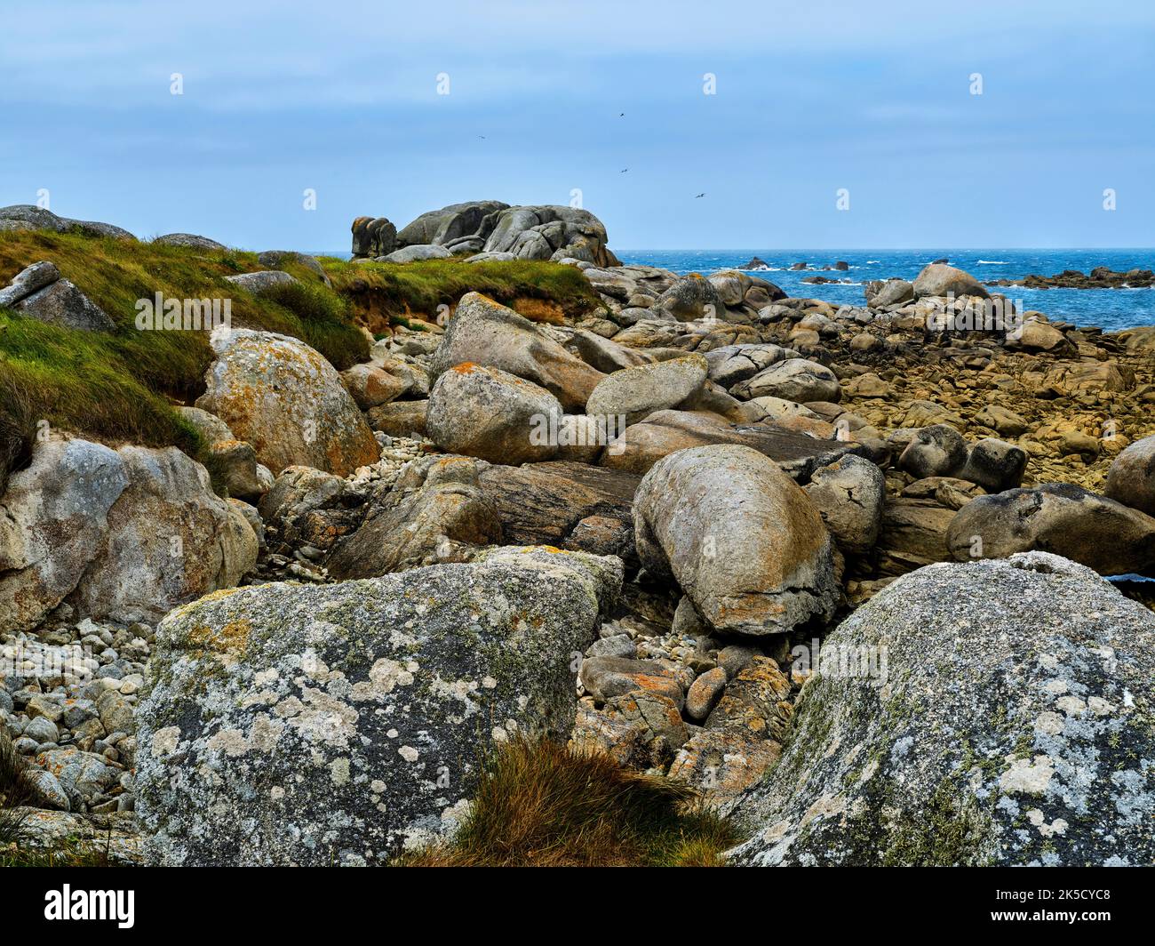 Atlantikküste bei Kerlouan, Bretagne, Frankreich Stockfoto