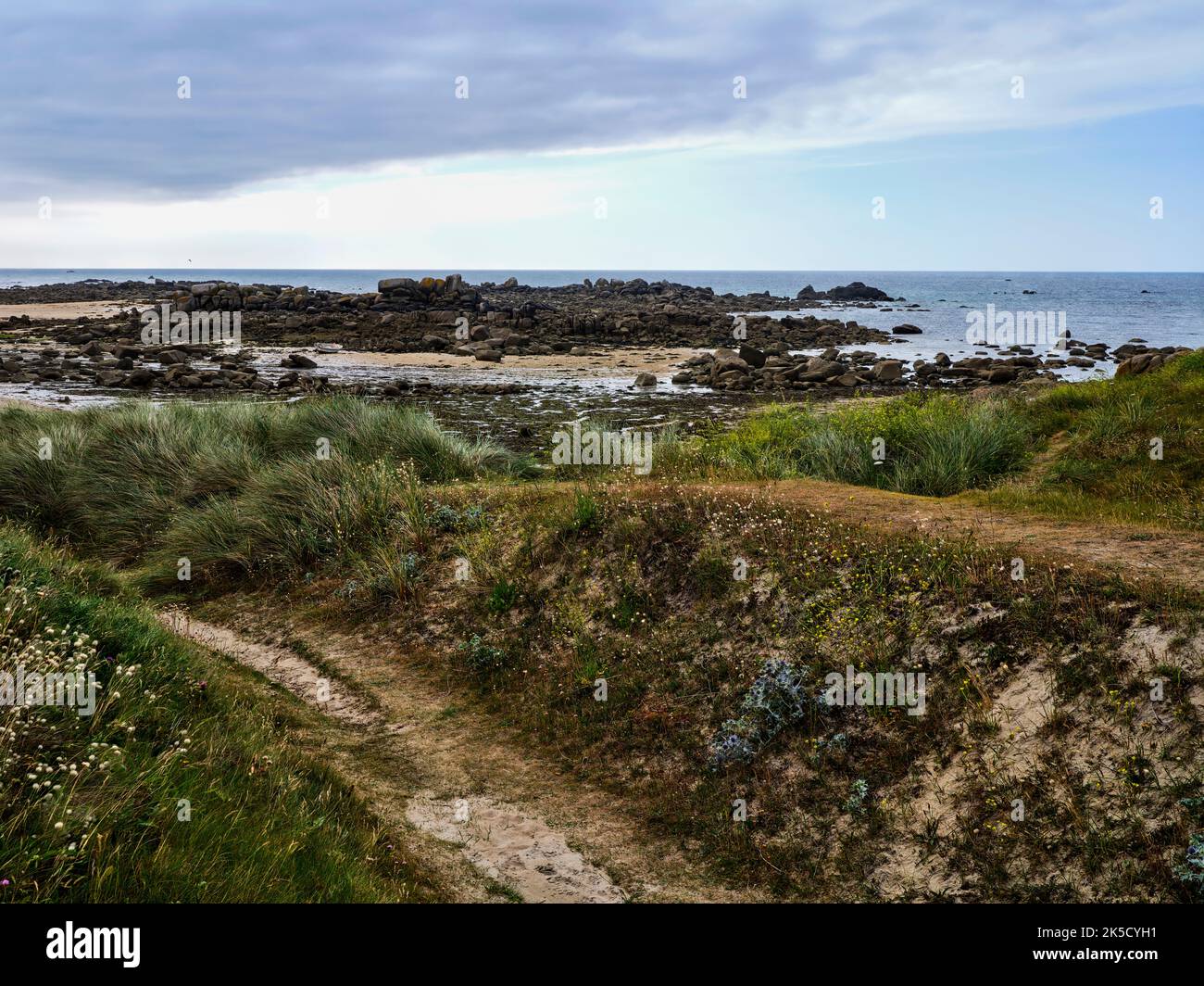 An der Atlantikküste bei Plouescat, Bretagne, Frankreich Stockfoto