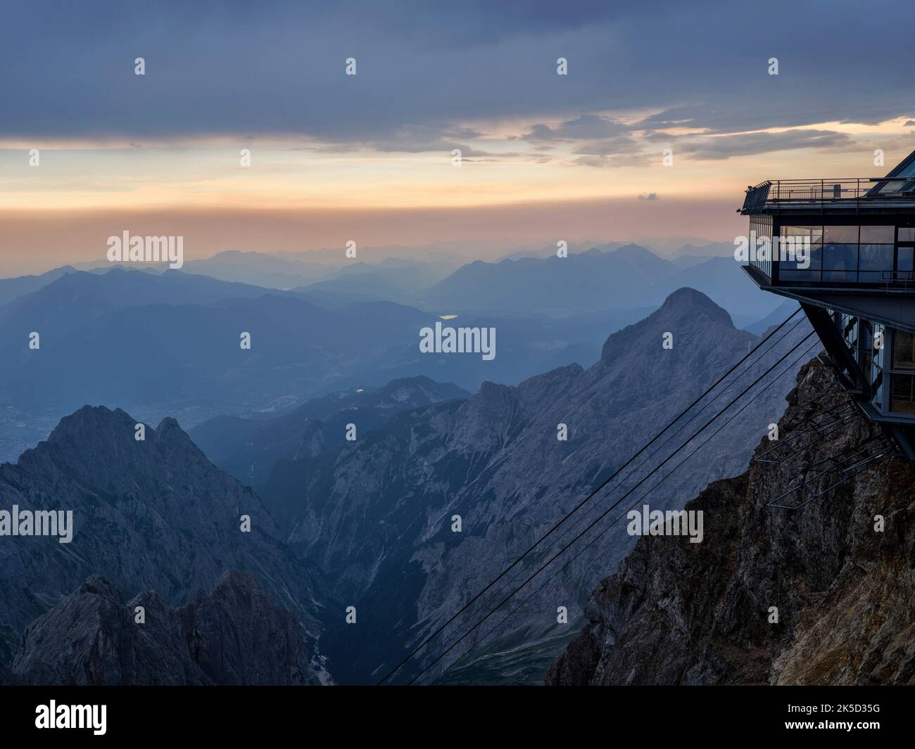 Sommerabend auf der Zugspitze, Österreich Stockfoto