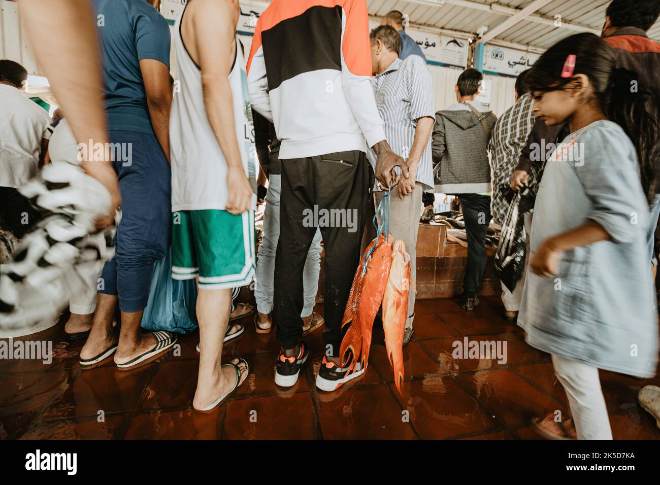 Saudi-Arabien, Provinz Mekka, Jeddah/Jeddah, Fischmarkt, Handel, Gruppe von Personen Stockfoto