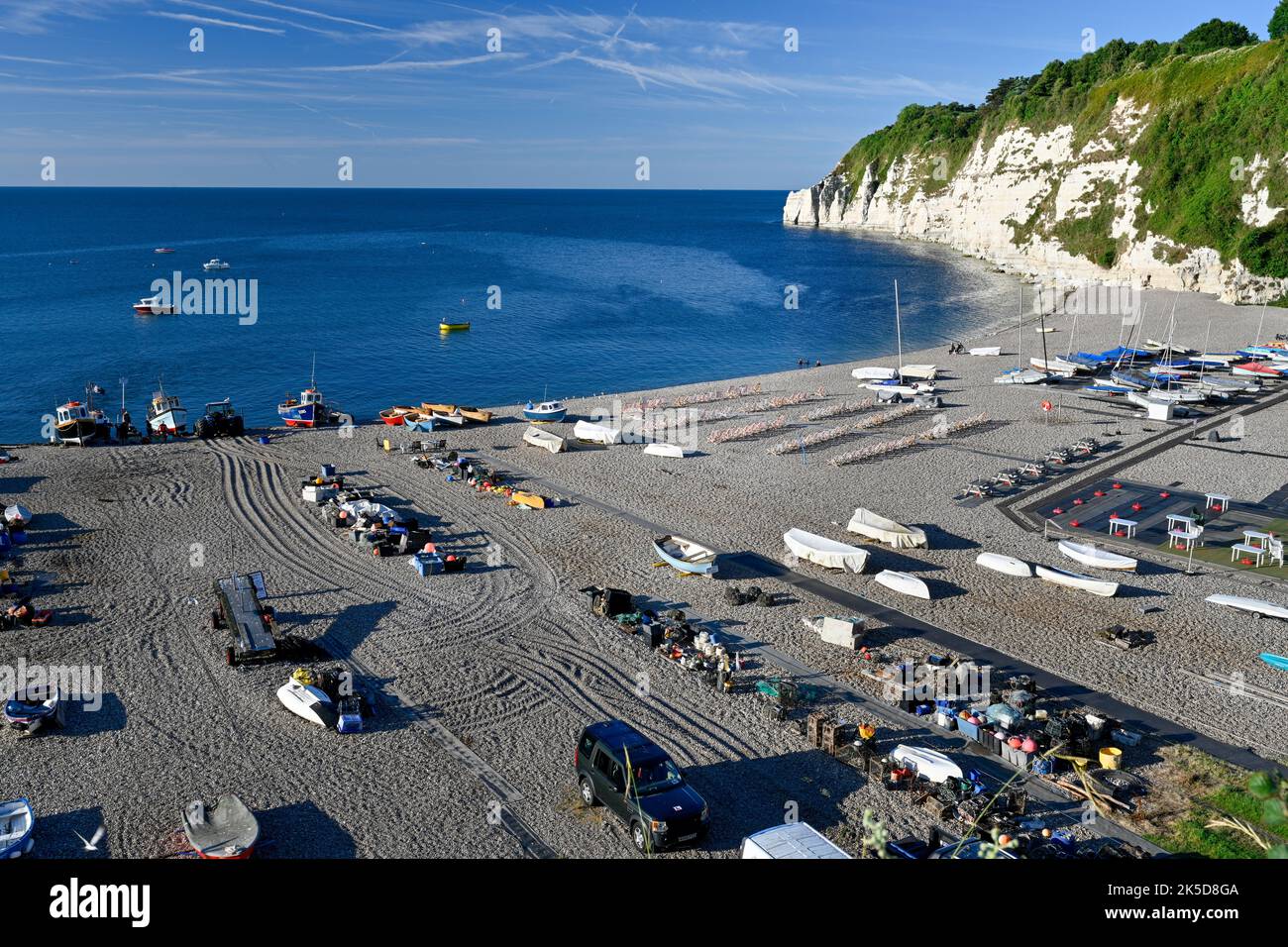 Beer Devon mit Chalk Cliffs Teil der Jurassic Coast. Aufgenommen vom South Coast Path Stockfoto