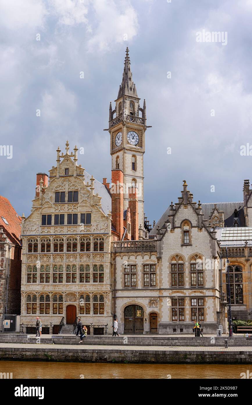 Graslei, alte Zunfthäuser und Turm aus dem ehemaligen Postamt, Gent, Ostflandern, Flandern, Belgien Stockfoto