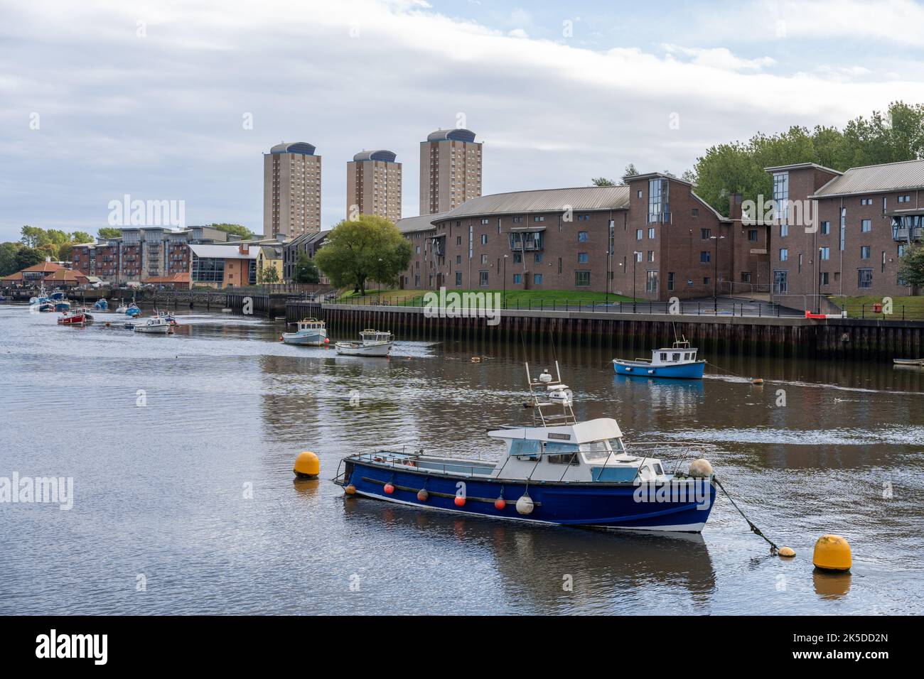 Boote auf dem Fluss tragen in der Stadt Sunderland, Großbritannien. Stockfoto