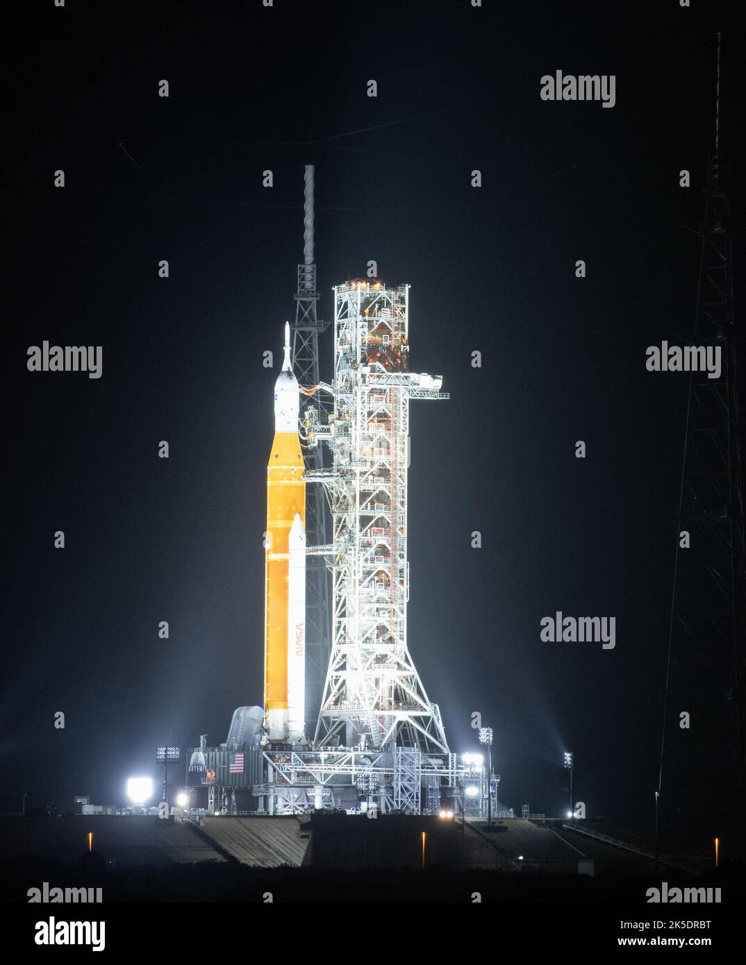 Am 2. April 2022 probte das Artemis I-Team der NASA die Startoperationen von SLS und Orion auf der LC-39B unter dem Blickpunkt, um die Vorabstartverfahren zu simulieren. Stockfoto