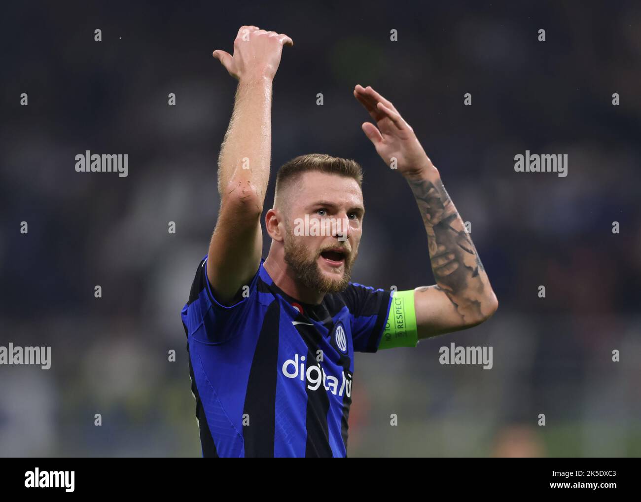 Mailand, Italien, 4.. Oktober 2022. Milan Skriniar vom FC Internazionale reagiert während des UEFA Champions League-Spiels der Gruppe C bei Giuseppe Meazza, Mailand. Bildnachweis sollte lauten: Jonathan Moscrop / Sportimage Stockfoto