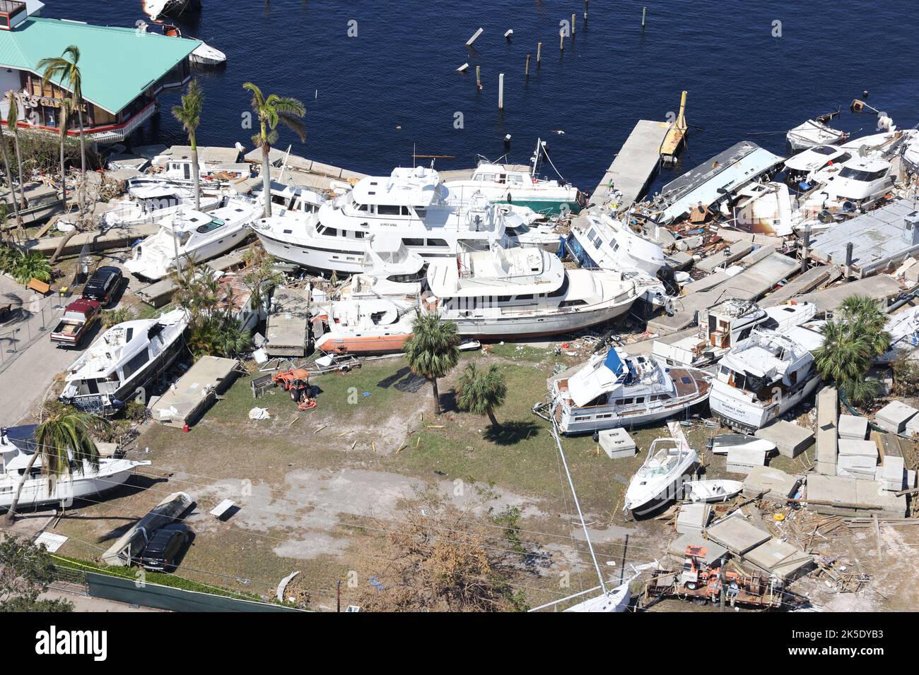 Ft. Myers, FL, USA. 7. Oktober 2022. Luftaufnahme von Fort Myers Beach Destruction Tage nach Hurrikan Ian hatte in Fort Myers, Florida, landete. 7. Oktober 2022. Kredit: Mpi34/Media Punch/Alamy Live Nachrichten Stockfoto