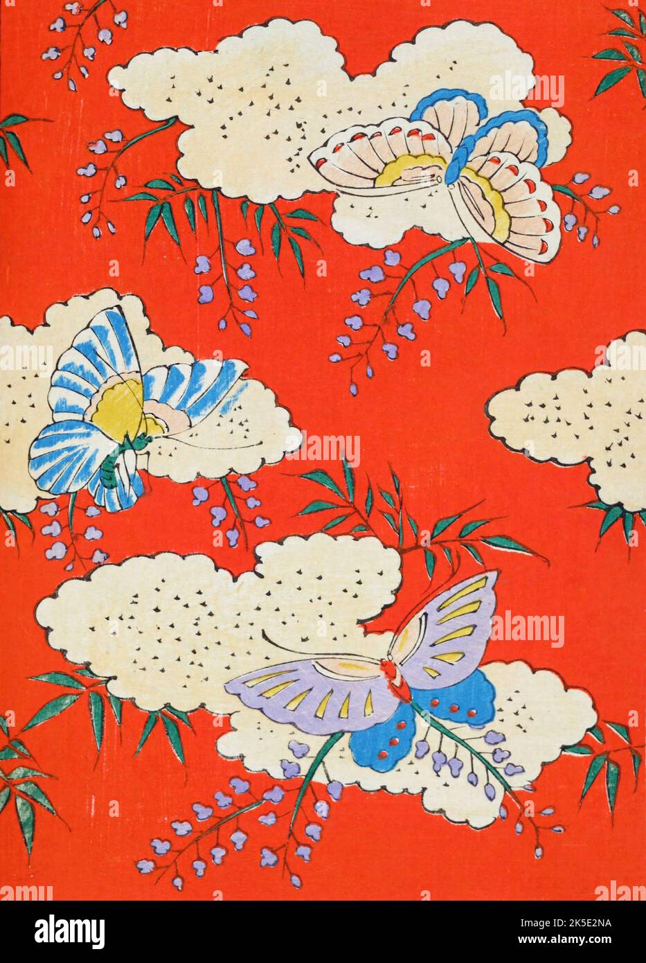 Design mit Blüten und Schmetterlingen. Das japanische Designmagazin Shin-Bijutsukai in der Sprache 1901-1902, herausgegeben vom Illustrator und Designer Korin Furuya (1875-1910), enthielt die Entwürfe der besten Künstler dieser Zeit. Korin, ein Meji-Maler, lehrte an der städtischen Schule für Kunst und Handwerk und war einer der wichtigsten Holzschnitt-Designer der Zeit. Ein optimierter und verbesserter Druck aus dem Shin-Bijutsukai Design Magazine, Band 1. Stockfoto