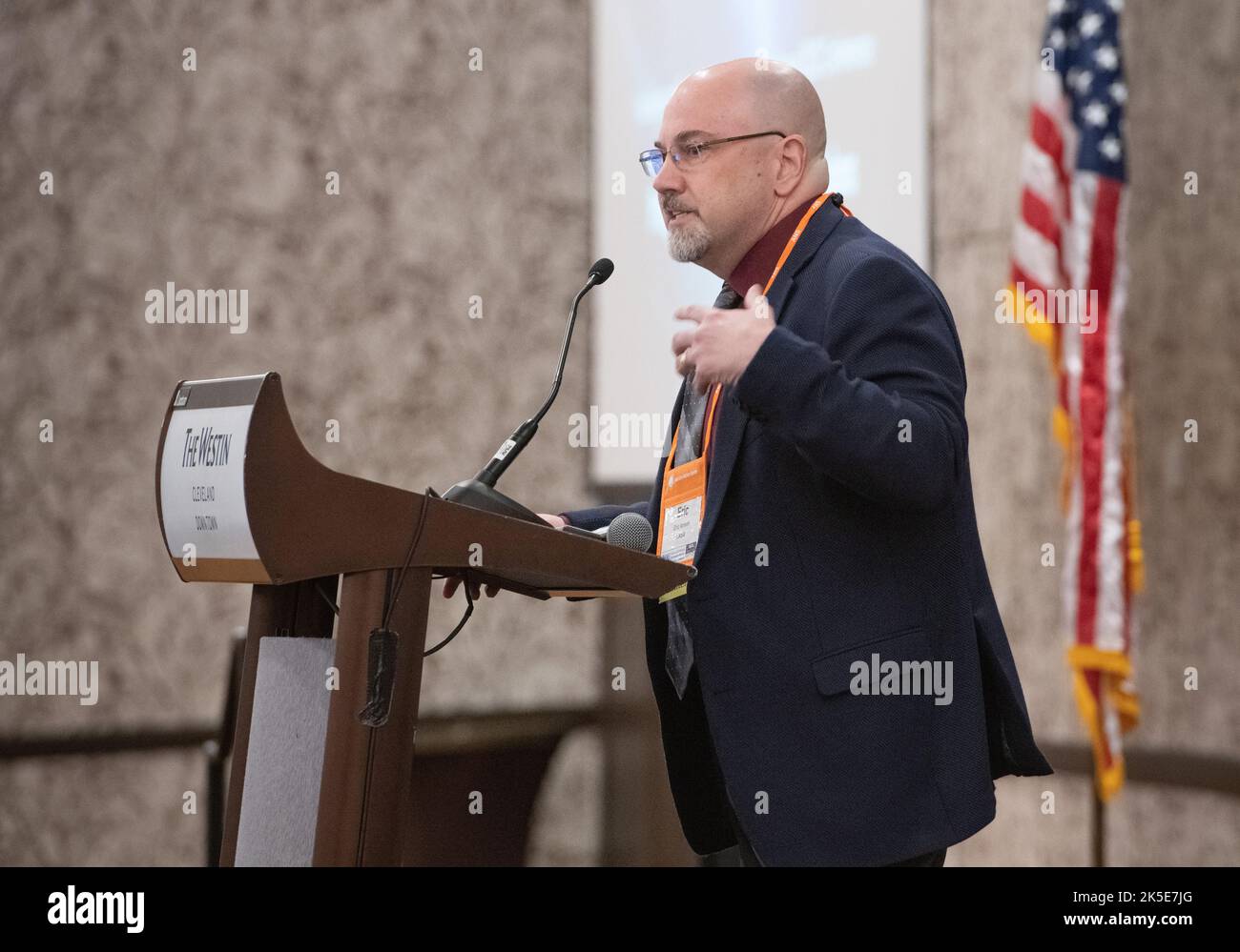 Auf der NETS 2022 im Westin Cleveland Downtown nahm der stellvertretende Direktor der NASA-Abteilung Planetenwissenschaften, Eric Ianson, an Diskussionen über Nukleartechnologien für Weltraummissionen teil, die vom Space Technology Mission Directorate veranstaltet wurden. Stockfoto