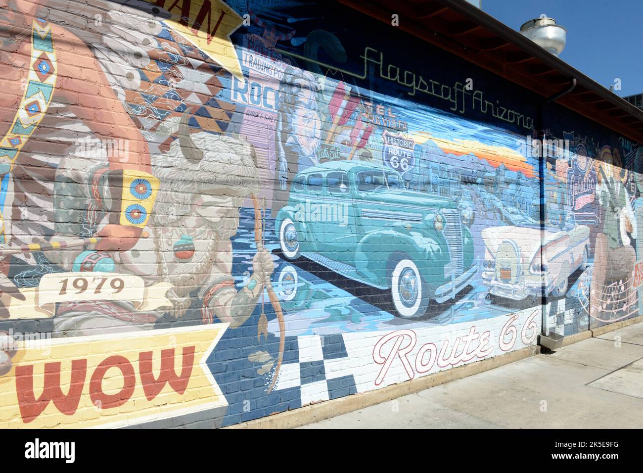Wandgemälde, das 50 Jahre des indischen Pow Wow in Flagstaff AZ gewidmet ist Stockfoto