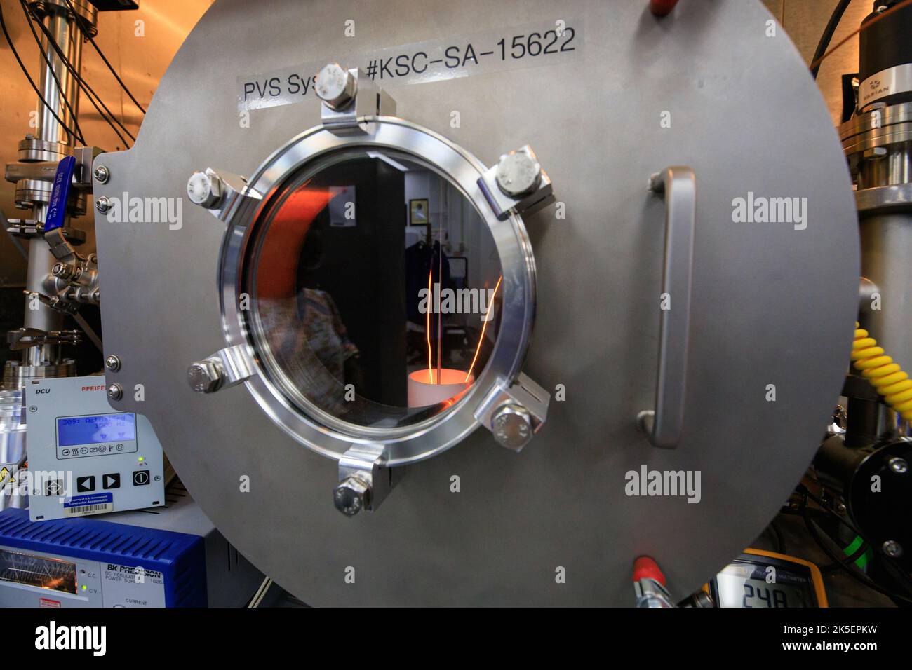 In einem Labor im Neil Armstrong Operations and Checking Building im ...