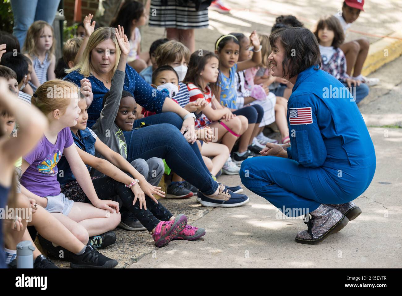 Die NASA SpaceX Crew2 NASAAstronautin Megan McArthur spricht bei