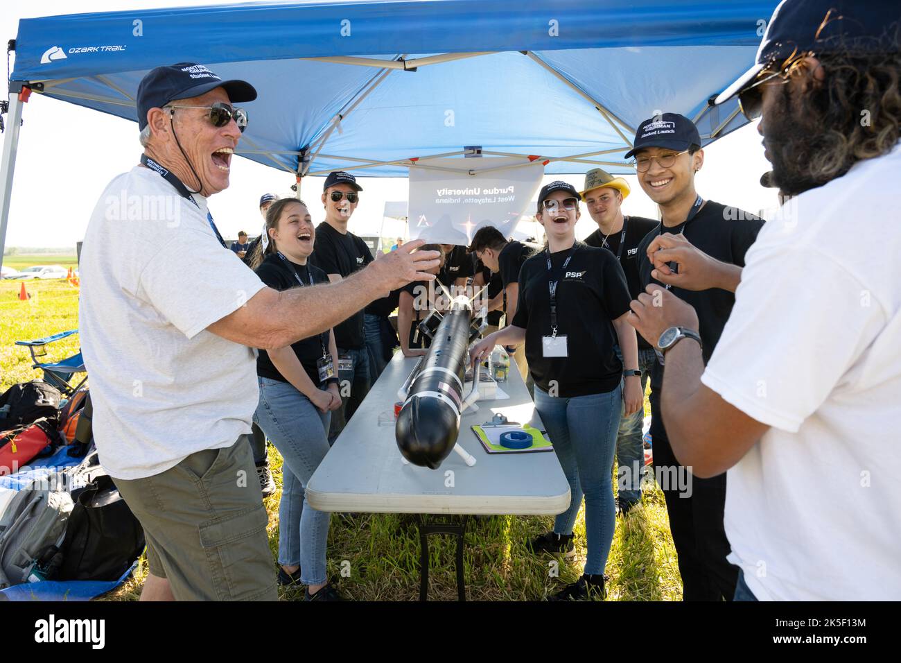 Highschool- und College-Teams versammelten sich am 23. April auf Bragg Farms in Toney, Alabama, um den Student Launch Rocketry Competition der NASA nach zwei Jahren virtueller Veranstaltungen zu veranstalten. Stockfoto