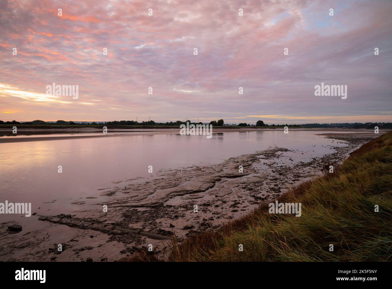 Blick entlang des Flusses Severn von Newnham in Richtung Bullo pill. Stockfoto