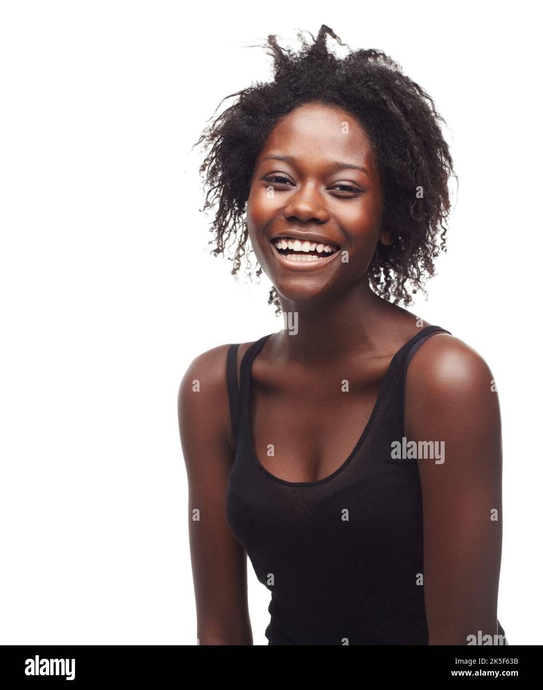 Leben mit Positivität. Porträt einer schönen jungen Frau, die Positivität auf weißem Hintergrund ausdrückt. Stockfoto