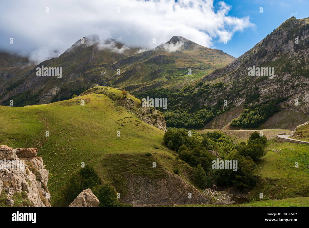 Pyrenäenlandschaft, im Ossau-Tal, im französischen Béarn Stockfoto