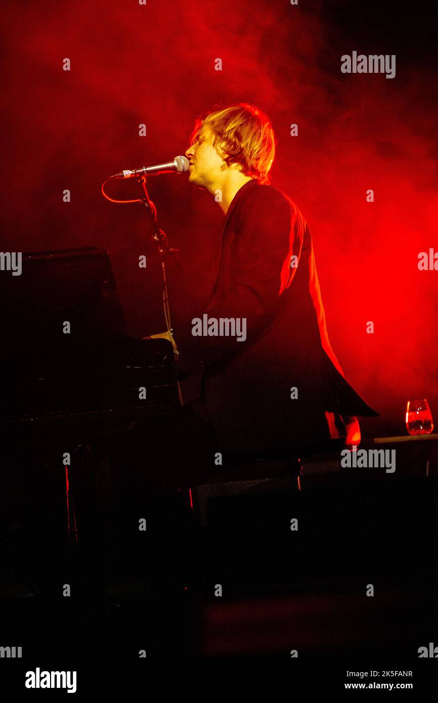 Mailand Italien. 06. Oktober 2022. Der englische Singer-Songwriter TOM ODELL spielt live auf der Bühne von Alcatraz während der „European Tour 2022“ Stockfoto