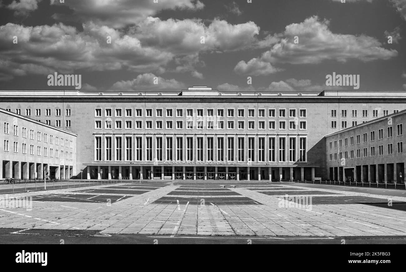 Ehemaliger Flughafen Berlin-Tempelhof, Hauptgebäude, eröffnet 1941 Stockfoto