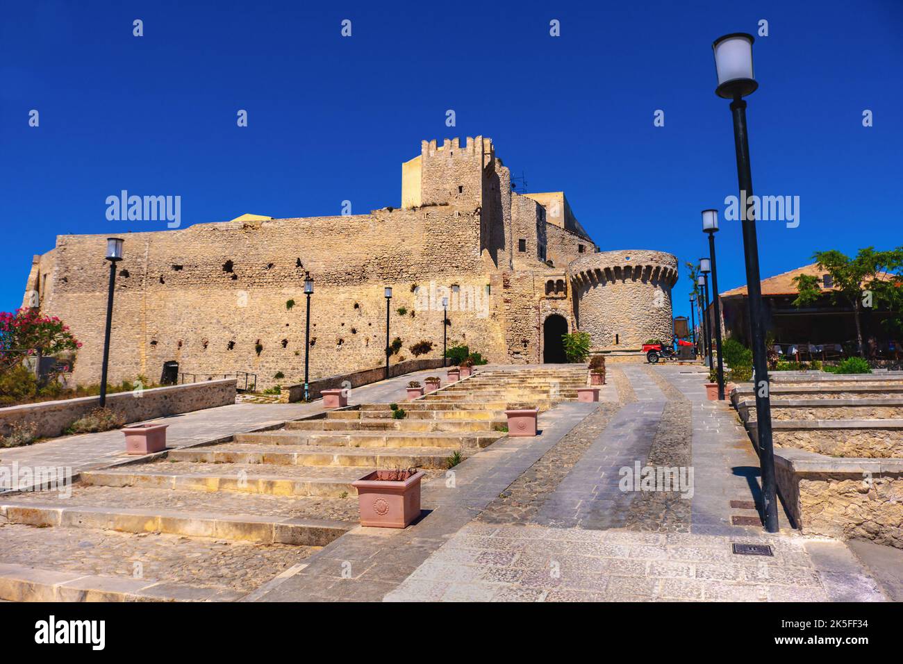 Befestigungsanlagen außerhalb der Festung von San Nicola alle Isole Tremiti in Apulien, Italien Stockfoto
