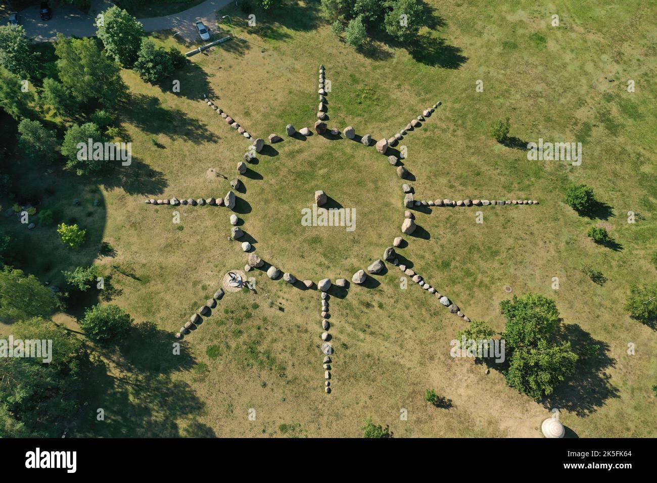 Kosmischer Sternenschmuck aus Steinen in litauischer Folklore Stockfoto