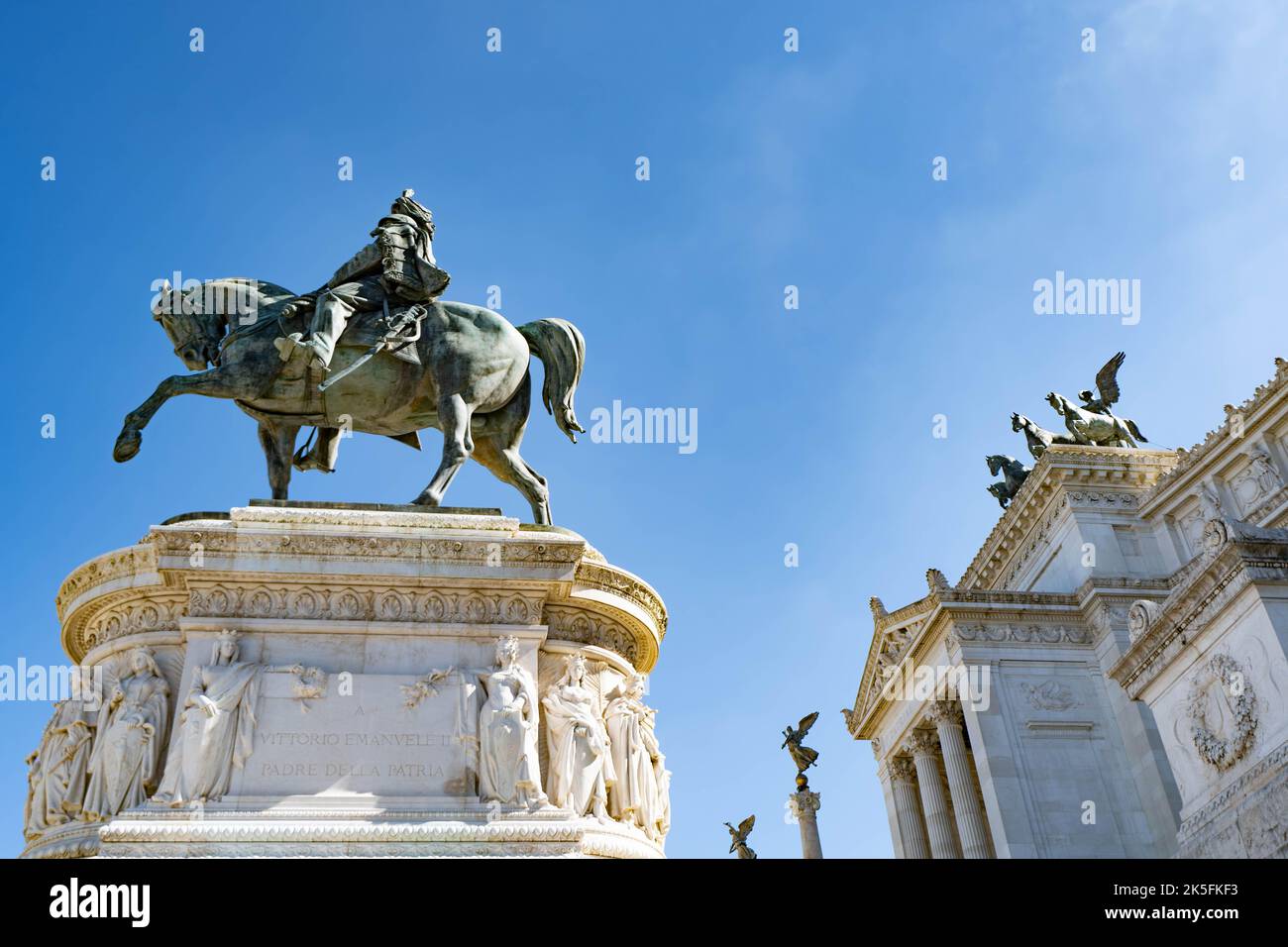 Bronzestatue von Victor Emmanuel II. Von Enrico Chiaradia. Das Victor Emmanuel II. Denkmal, Rom, Italien Stockfoto Bronzestatue von Victor Emmanuel II. Von Enrico Chiaradia. Das Victor Emmanuel II. Denkmal, Rom, Italien Stockfoto
