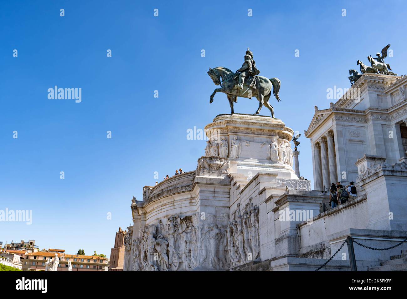 Bronzestatue von Victor Emmanuel II. Von Enrico Chiaradia. Das Victor Emmanuel II. Denkmal, Rom, Italien Stockfoto