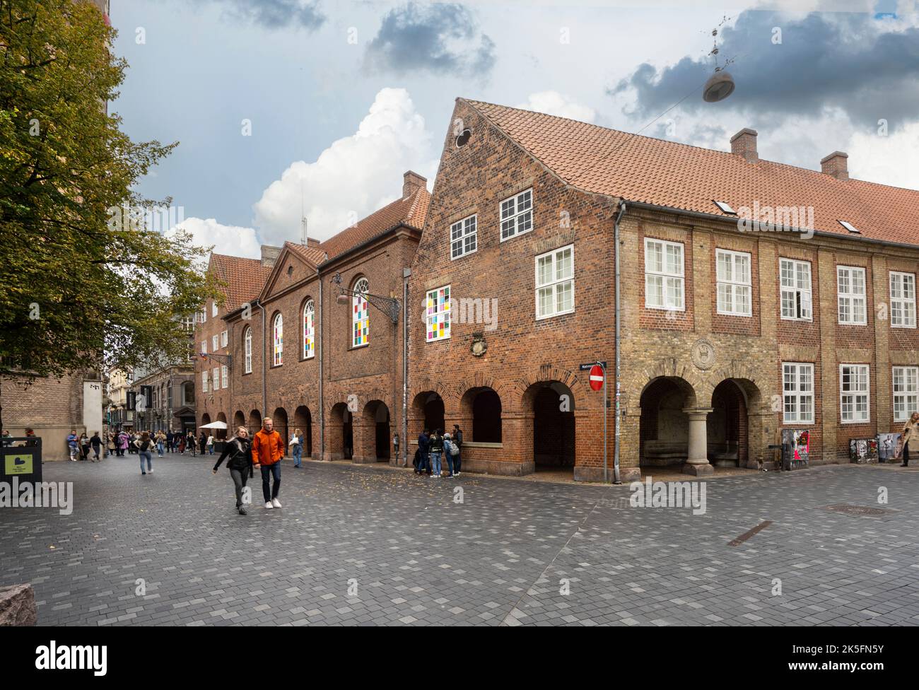 Kopenhagen, Dänemark. Oktober 2022. Blick auf die typischen Häuser im Stadtzentrum. Stockfoto