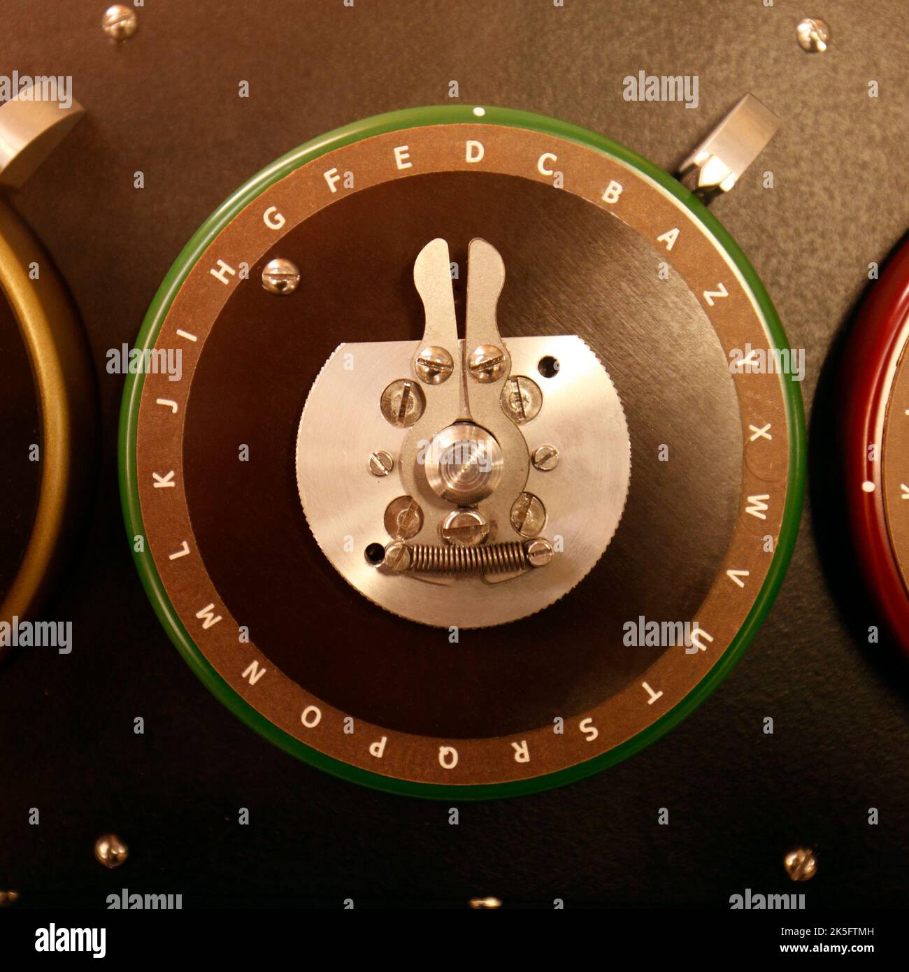 Ein Rotor auf der New British Bombe, einem elektromechanischen Gerät zur Dekodierung der deutschen Enigma-Maschine. Bletchley Park. Stockfoto