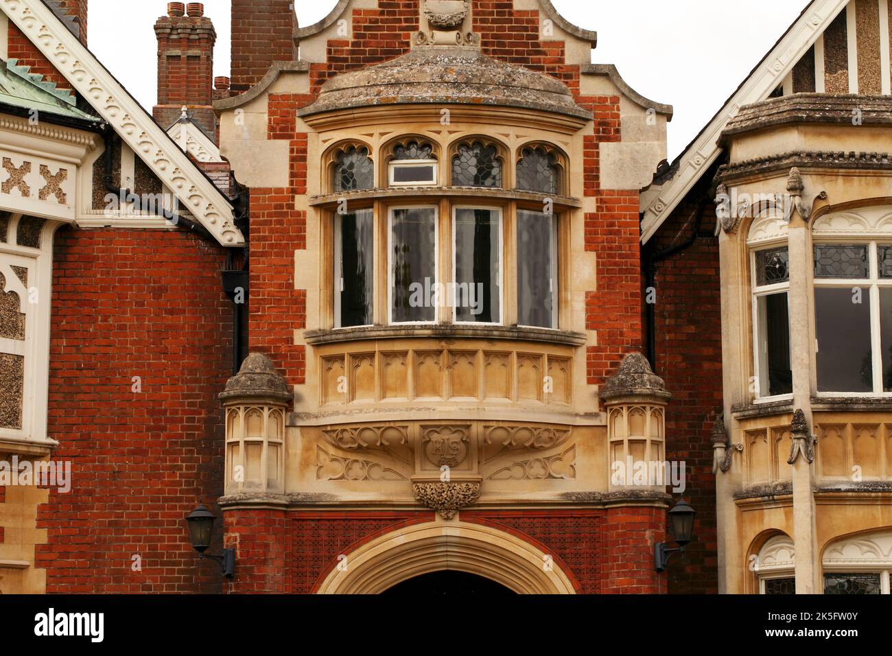 Außenfassade zum Bletchley Park House, Heimat von MI6 und den Kriegscodebreakern. Stockfoto