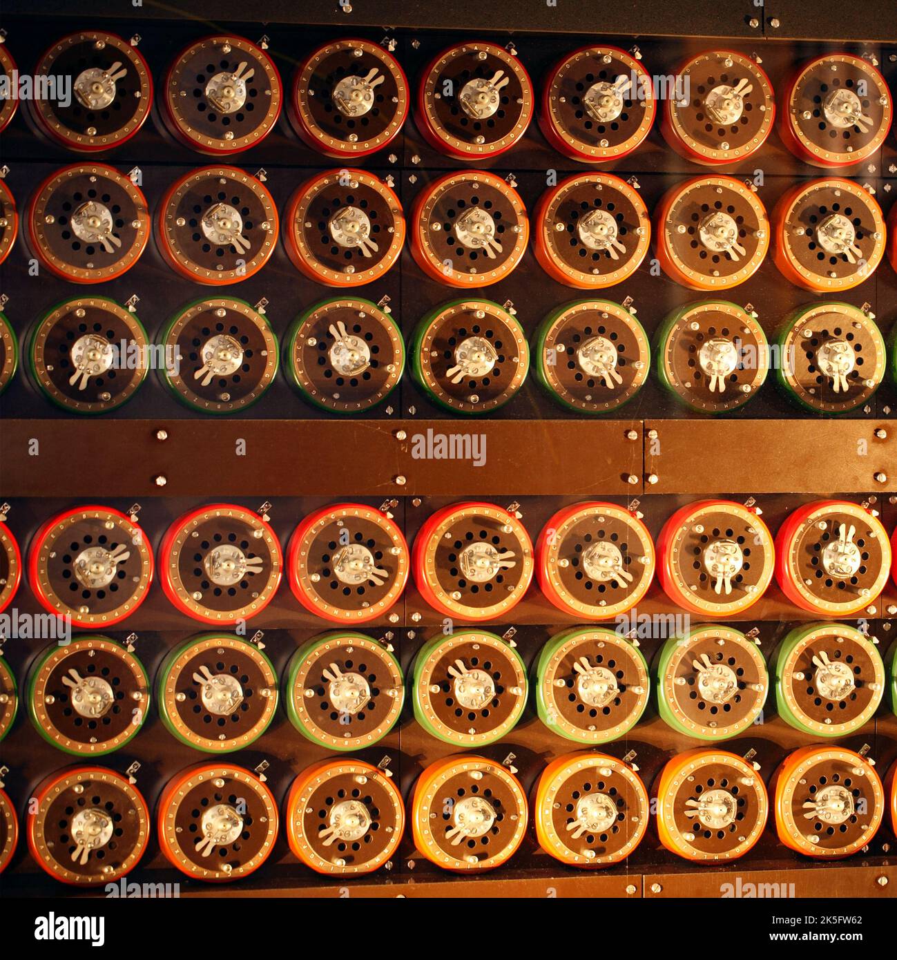 Die Neue britische Bombe, ein elektromechanisches Gerät, das zur Dekodierung der deutschen Enigma-Maschine verwendet wird. Berechnete 17.576 mögliche Enigma-Variationen innerhalb von 12 Minuten Stockfoto