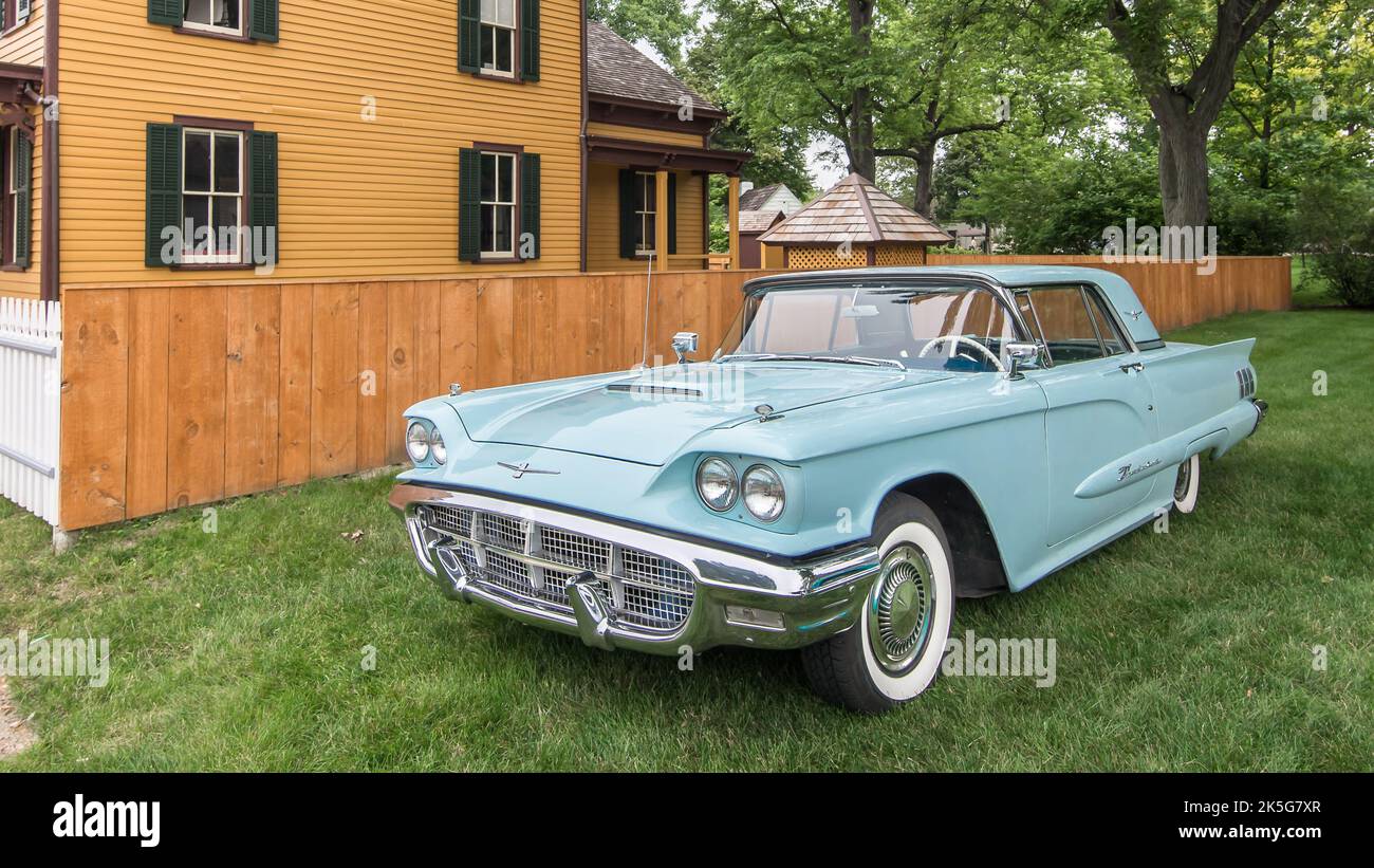 DEARBORN, MI/USA 20. JUNI 2015 Ein Ford ThunderbirdAuto aus dem