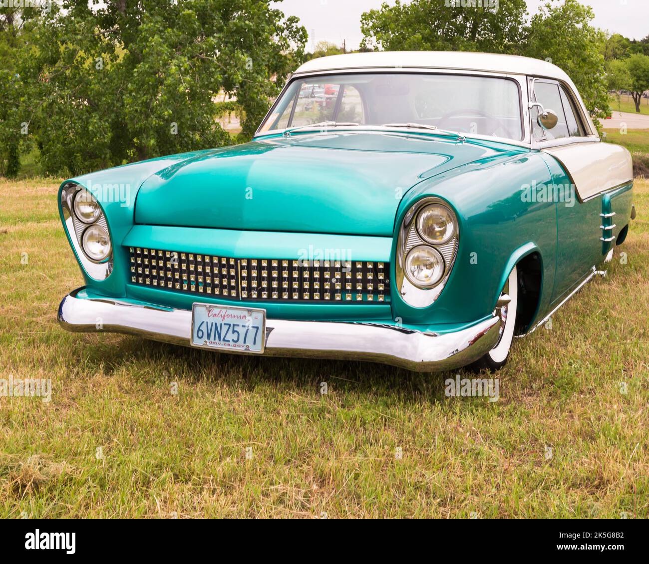 AUSTIN, TX/USA - 17. April 2015: Ein Ford Victoria Auto von 1952, Lonestar Round Up Car Show. Stockfoto