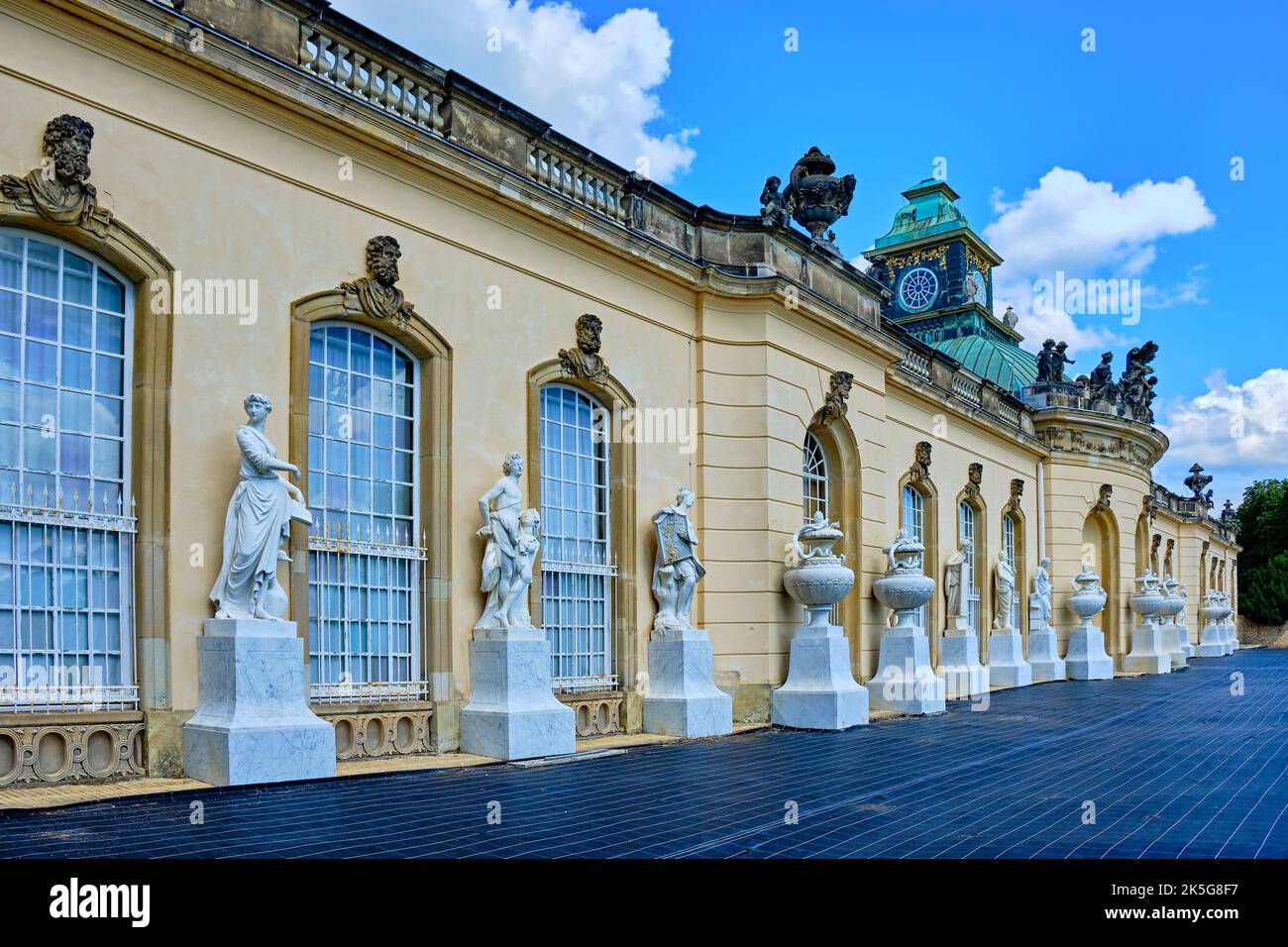 Außenansicht der Sanssouci Bildergalerie, Sanssouci Park, Potsdam, Brandenburg, Deutschland. Stockfoto