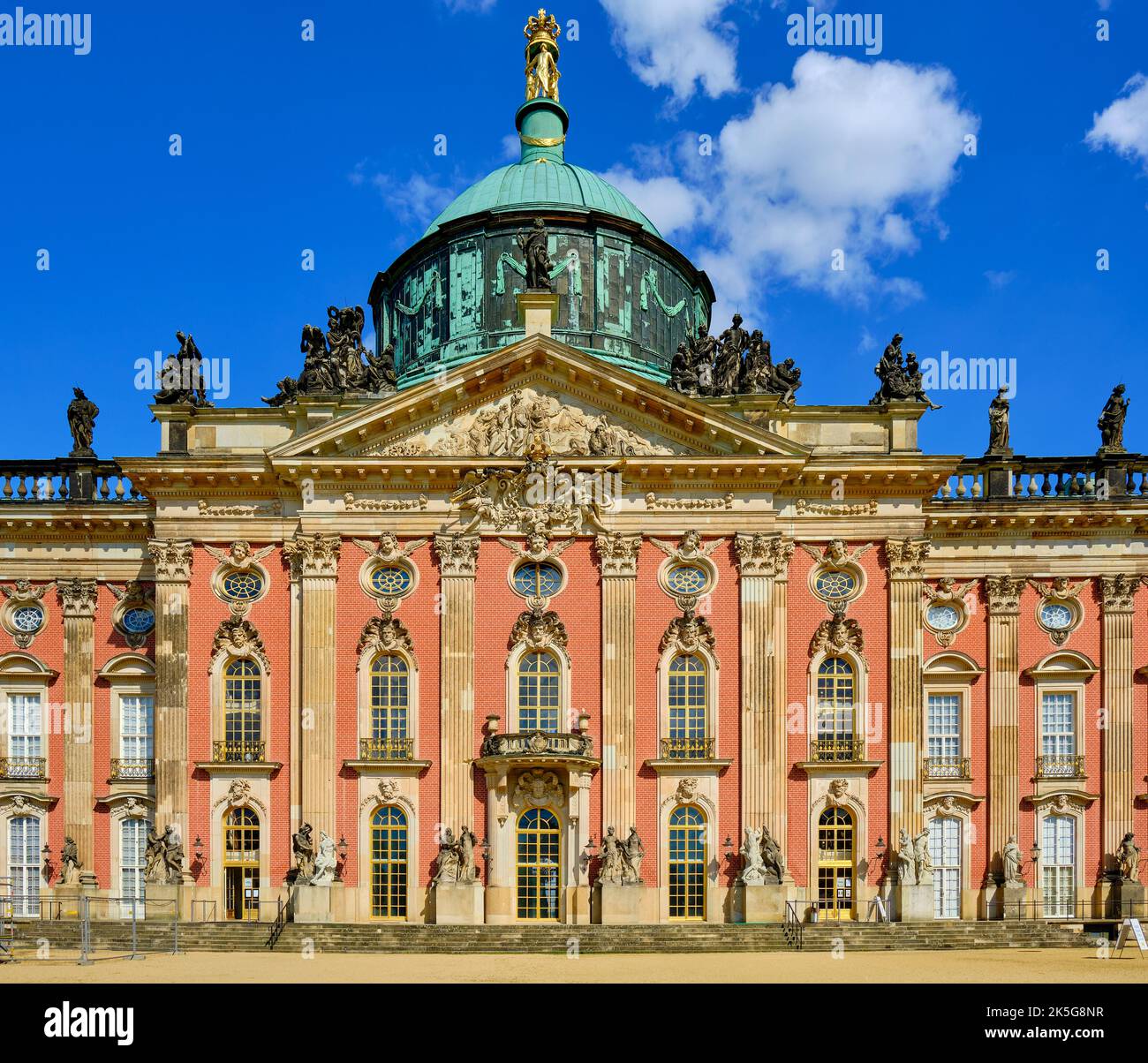 Das Neue Palais, ein preußisches Barockgebäude, besonders im Stil des Frederician Rococo, Sanssouci Park, Potsdam, Brandenburg, Deutschland. Stockfoto